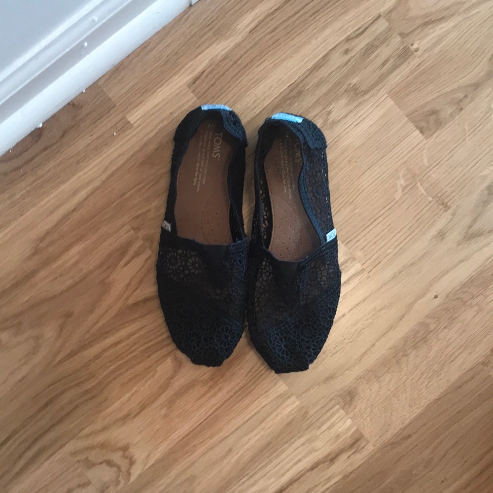 Black lace toms
